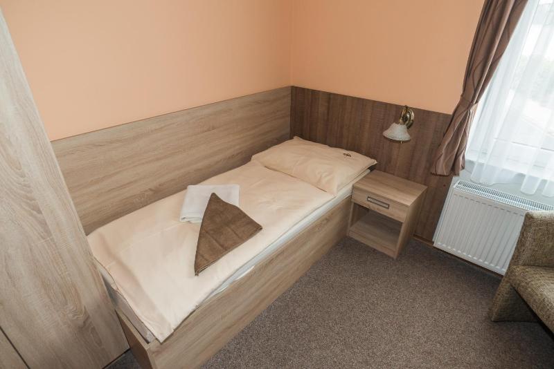 Single Room with Bathroom image 1