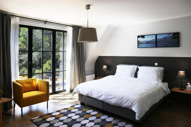 Deluxe Double Room with Balcony image 1