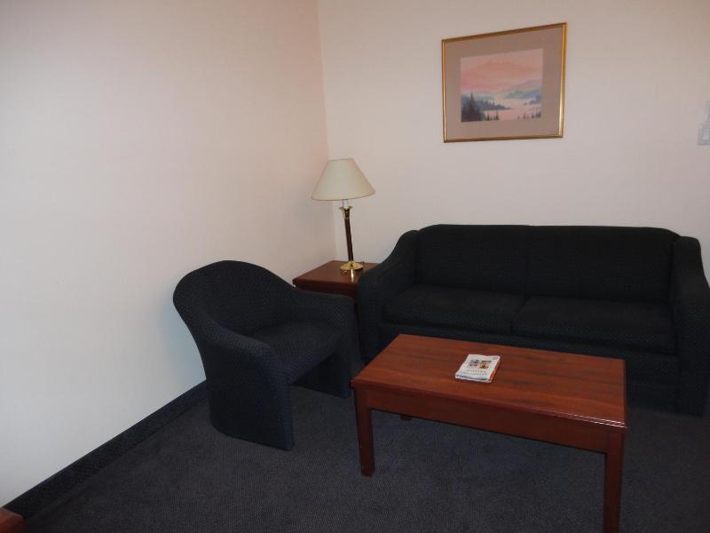 Rosedale On Robson Suite Hotel - image 9