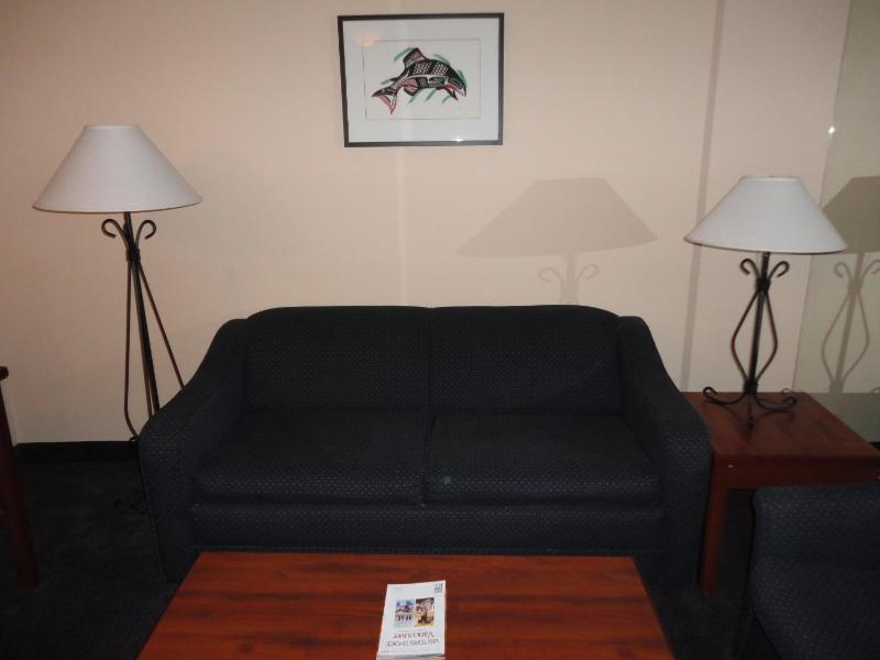 Rosedale On Robson Suite Hotel - image 3