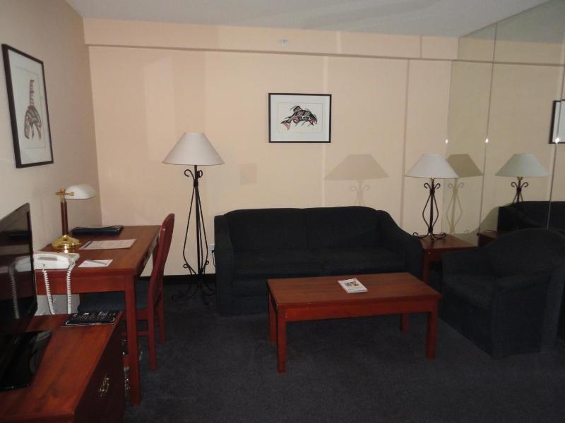 Rosedale On Robson Suite Hotel - image 11