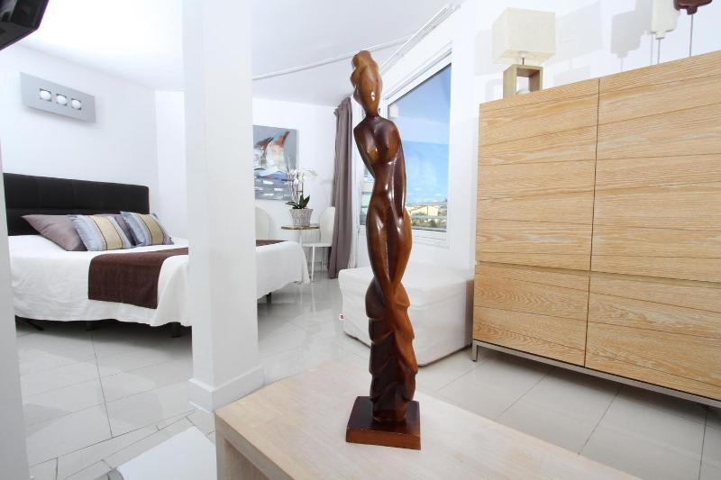 Suite with harbor or sea view image 3