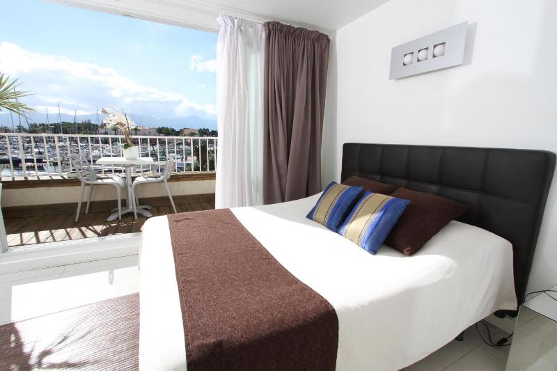 Bleu Mer Duplex & Suites - image 16
