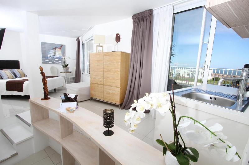 Bleu Mer Duplex & Suites - image 17