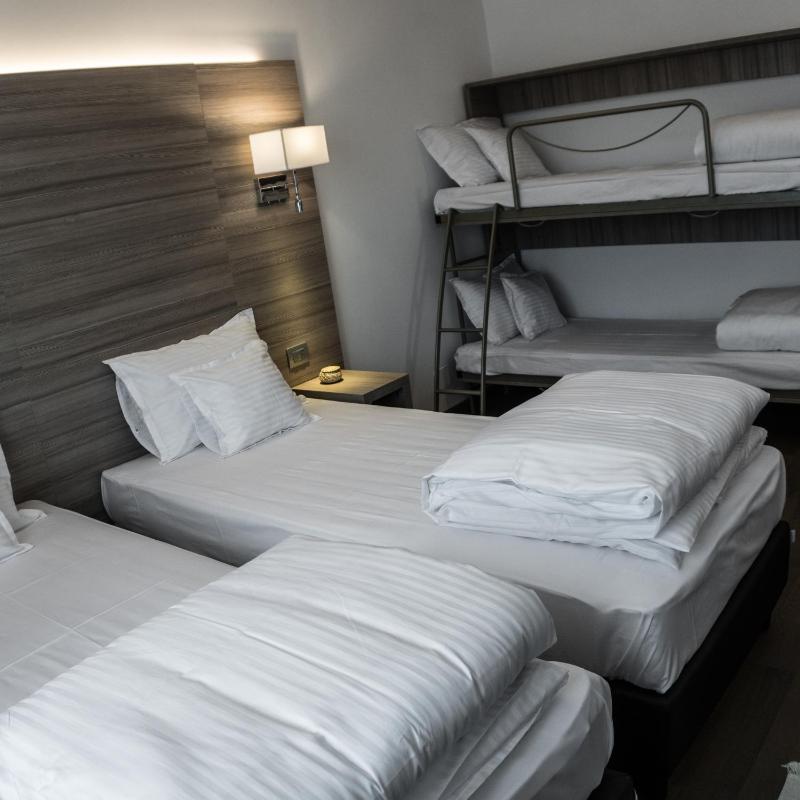 Quadruple Room image 3