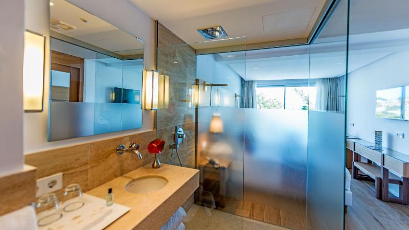 Double Room Side Sea View image 3