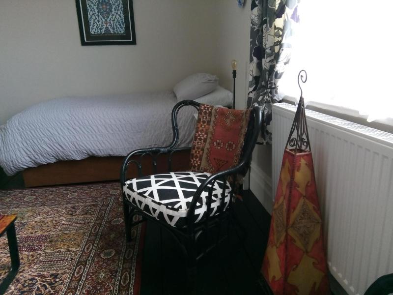 Twin Room with Bathroom image 2