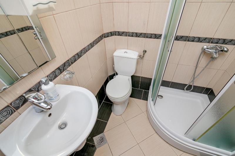 Studio Apartment with Sea View image 3