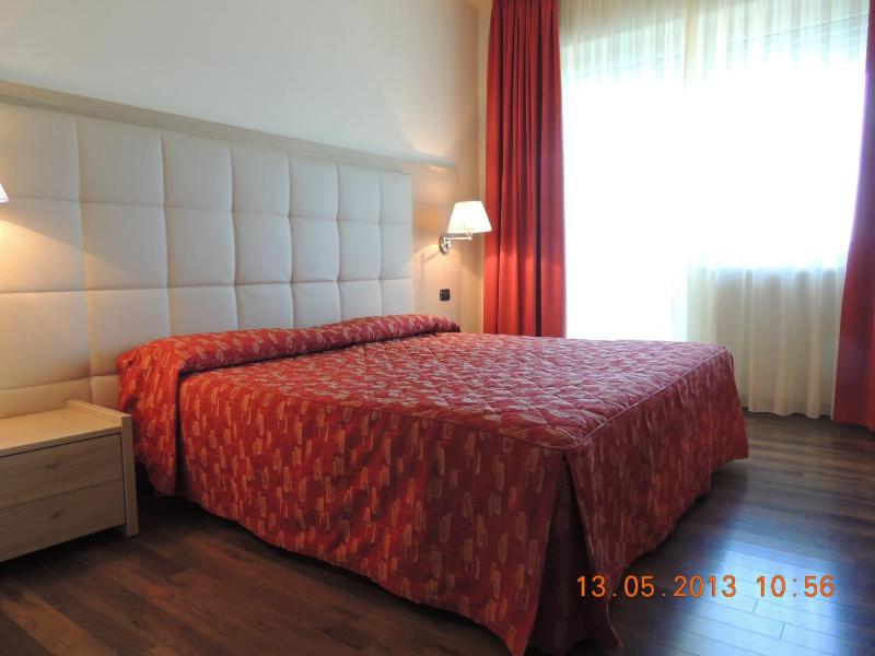 Double Room with Lake View image 2