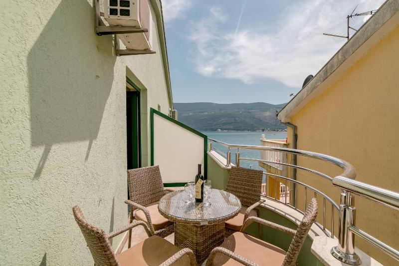 One-Bedroom Apartment image 2