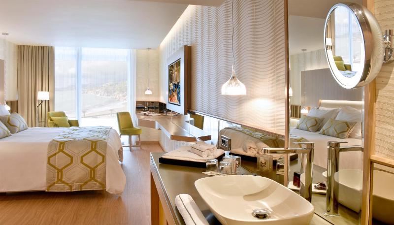 Superior Sea View Room image 2