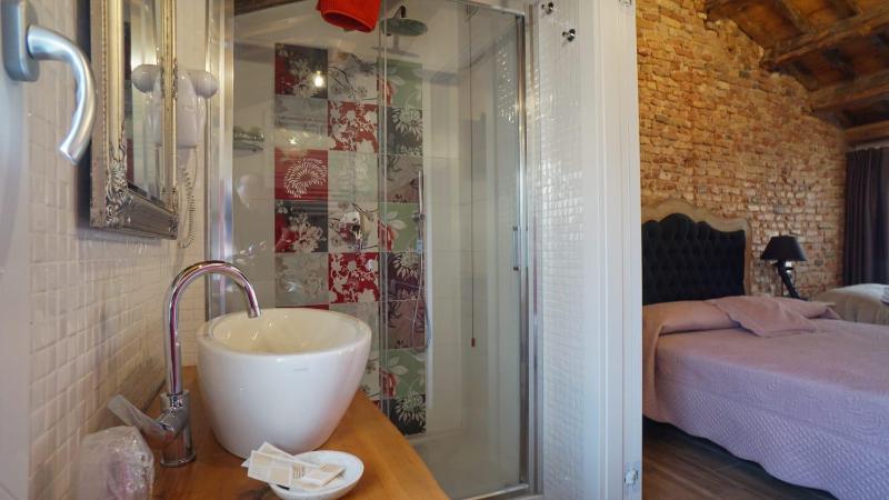 Luxury Triple Room image 3