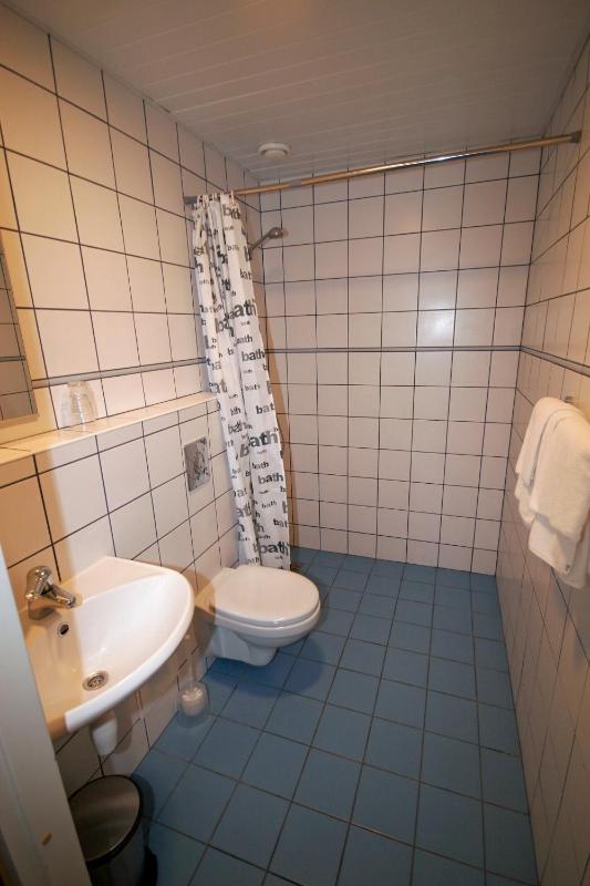 Twin Room with Kitchenette image 4