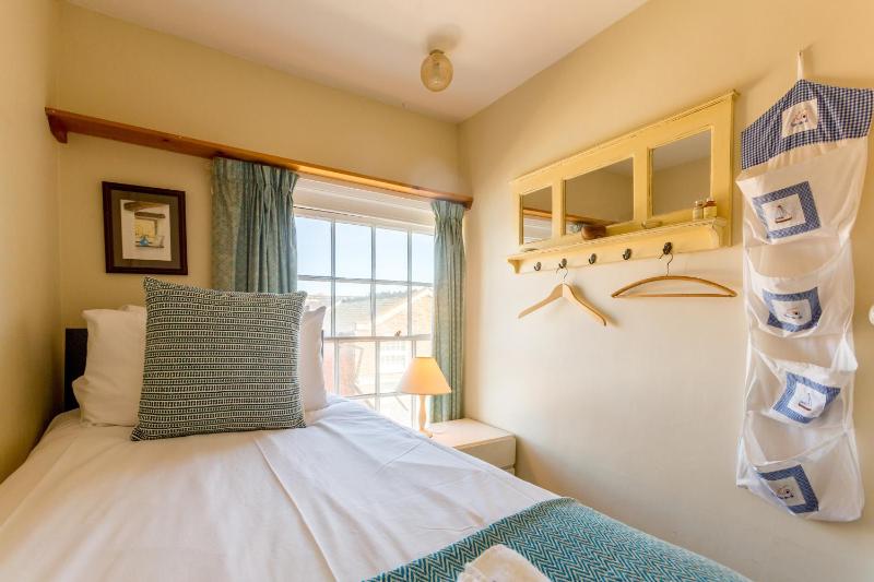 5 Coastguard Cottages - image 3