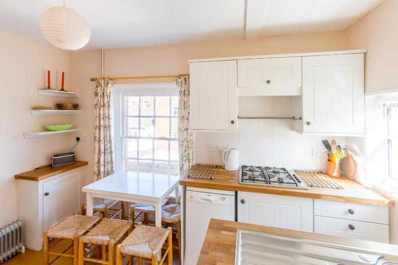 5 Coastguard Cottages - image 11