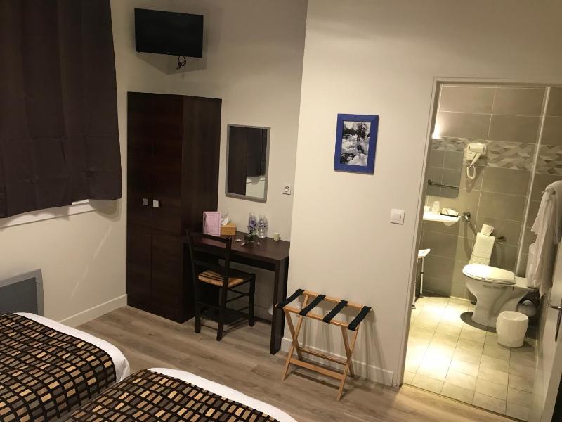 Twin Room image 2