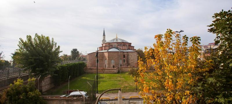 Deluxe Room with Balcony and Sea View image 3