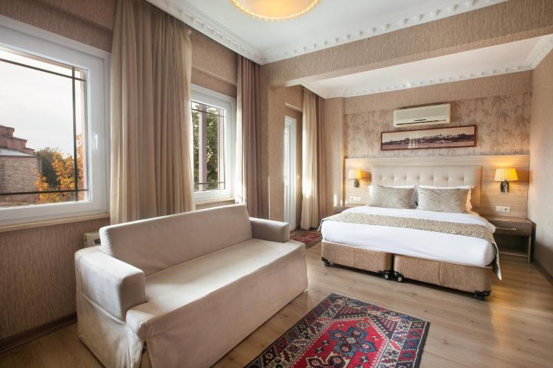 Deluxe Room with Sea View image 4