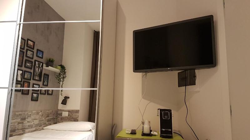 One-Bedroom House image 2