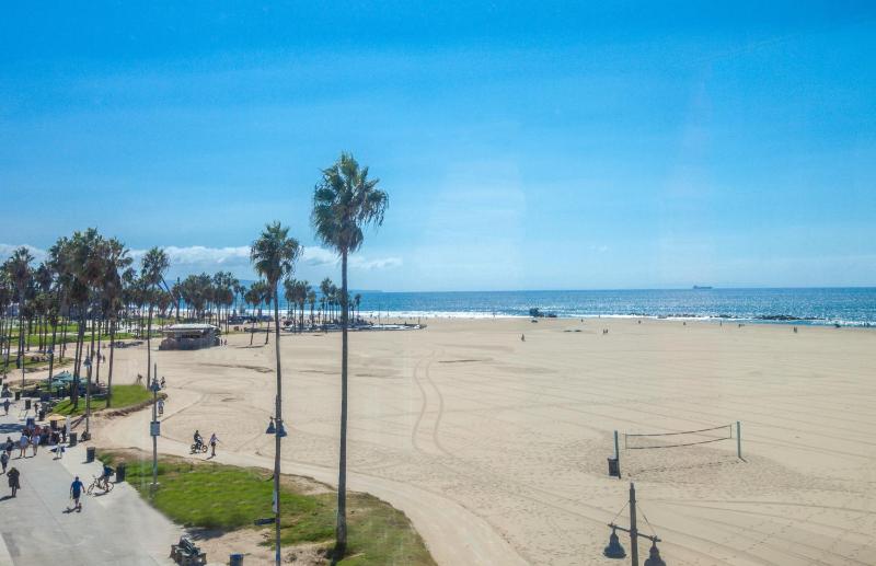 Oceanfront View One Bedroom Suite image 2