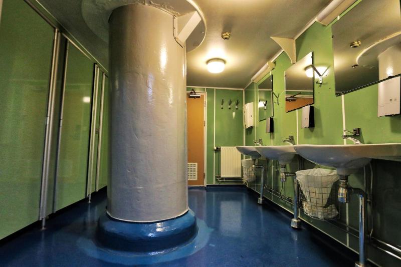 Single Room with Shared Shower and Toilet image 2