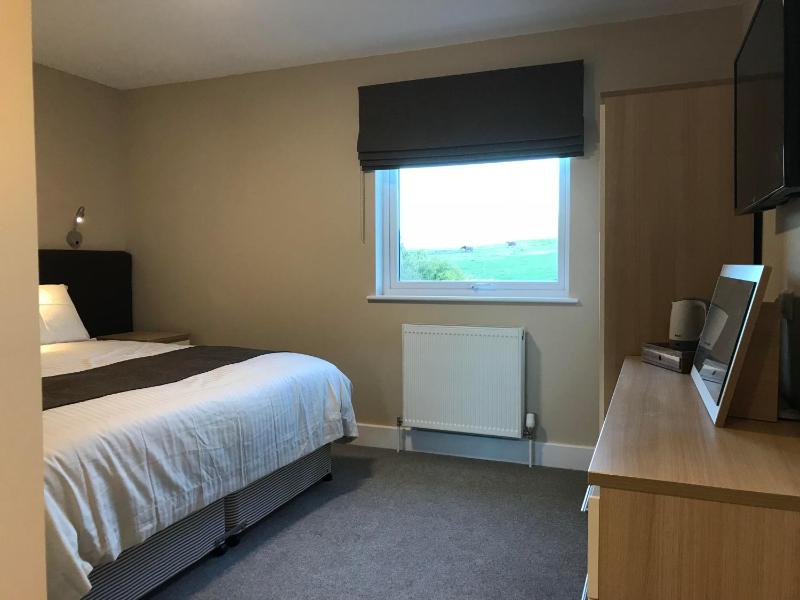 Deluxe Double or Twin Room with Garden View image 4
