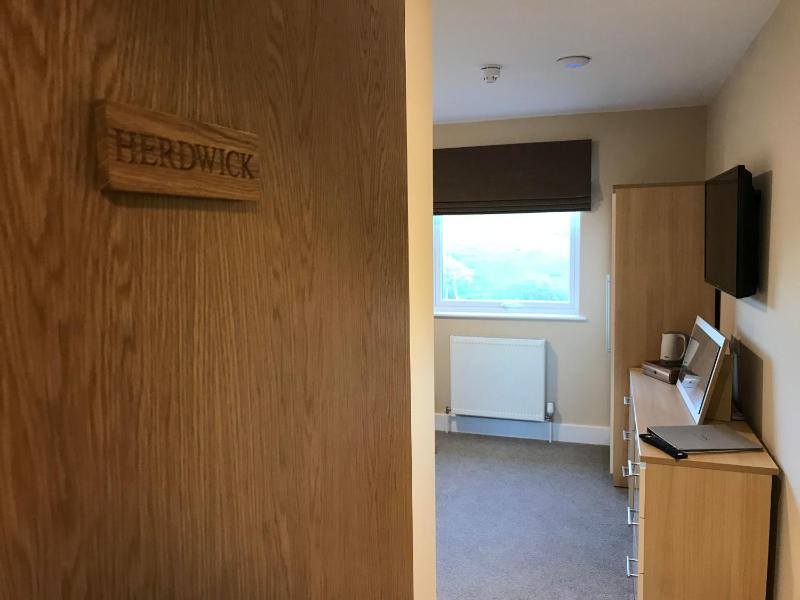 Deluxe Double or Twin Room with Garden View image 2