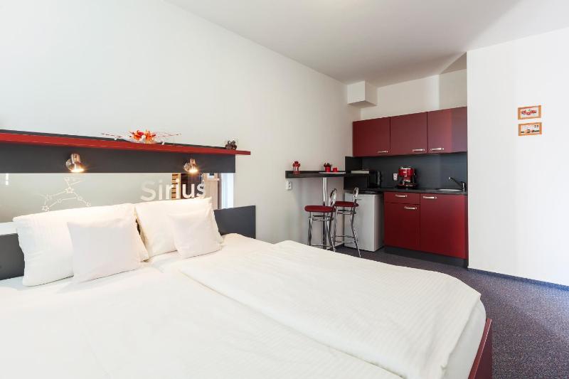 Deluxe Double Room image 3