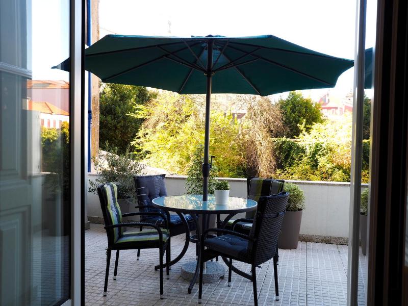 Cool Terrace Apartment - image 2