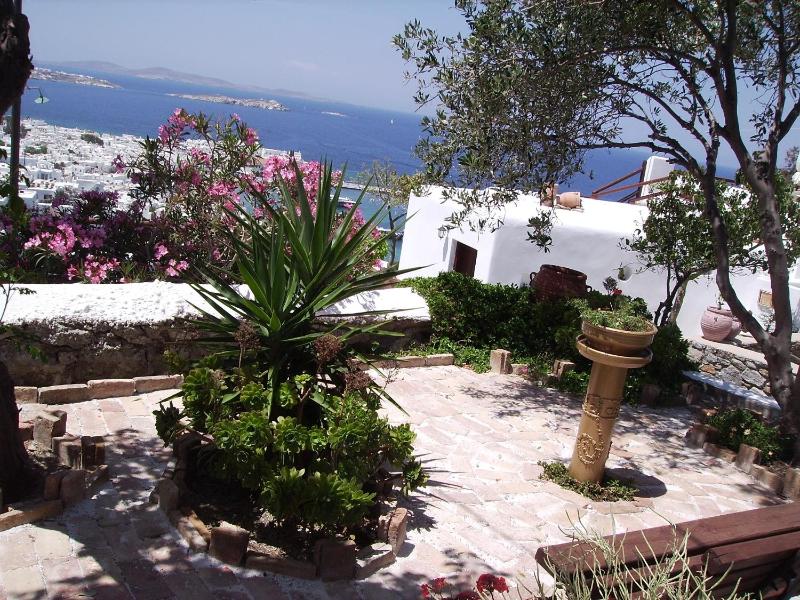 Double or Twin Room with Kitchenette corner Pool view image 3