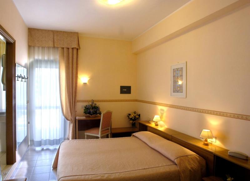 Double Room image 4