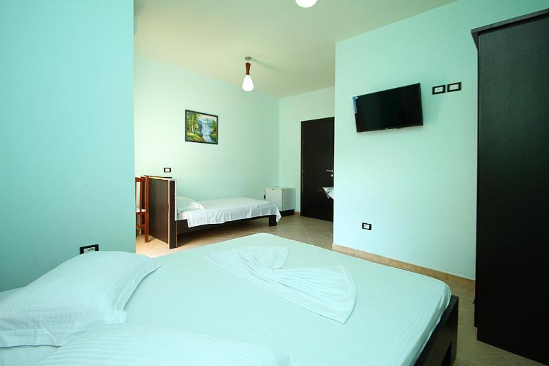 Triple Room with Balcony image 2