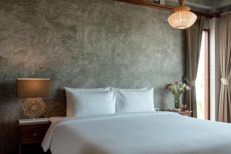 Superior King Room image 3