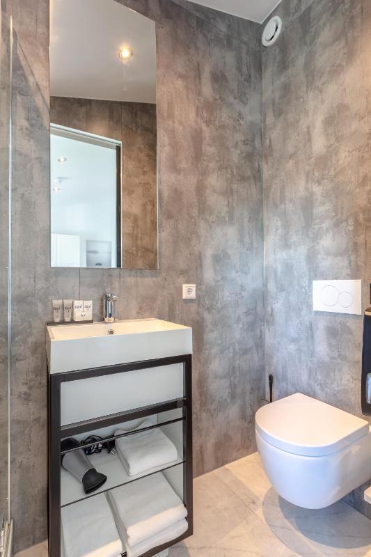 Small Twin Room image 4