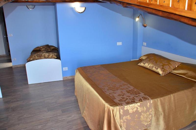 King Room (2 Adults + 1 Child)  image 1