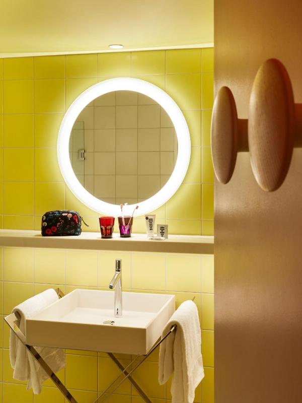 Classic Double Room image 4