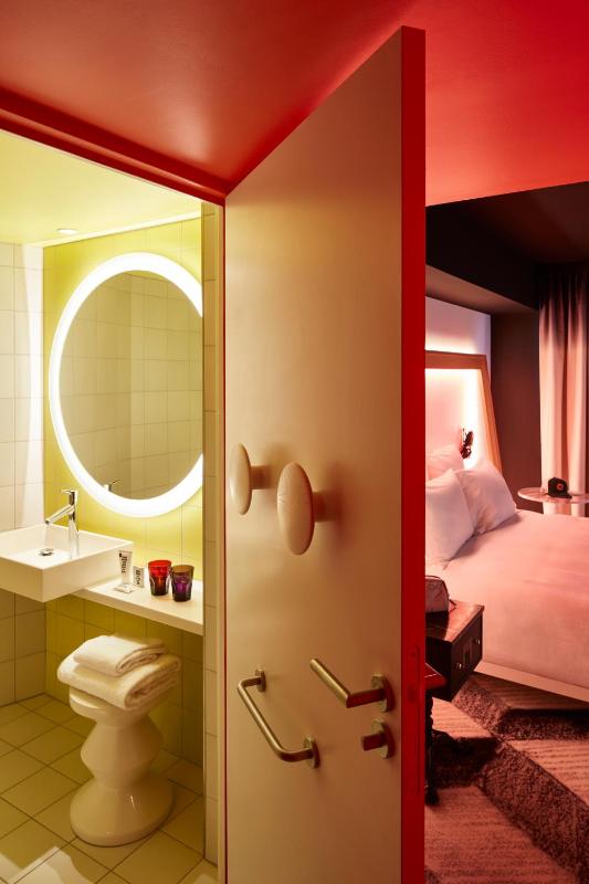 Classic Double Room image 2