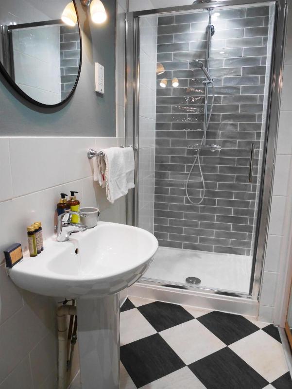 Double or Twin Room image 3