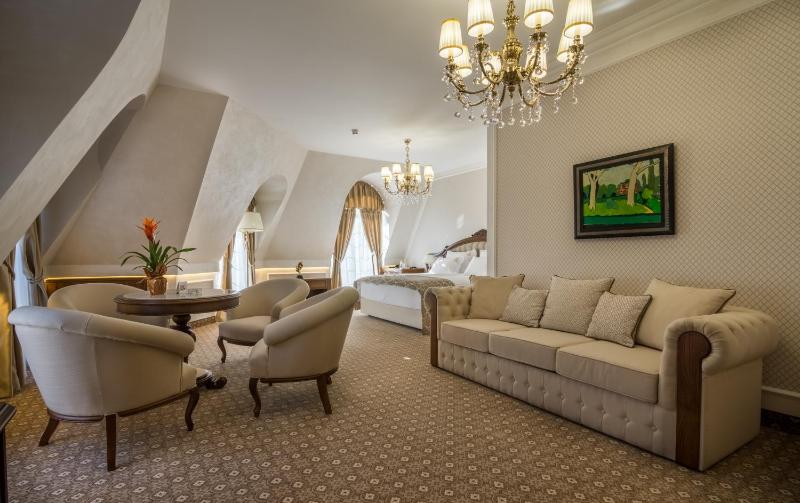 Residence City Garden - Certificate of Excellence Top 10 BEST Five-Stars City Hotels for 2024 awarded by HTIF - image 31