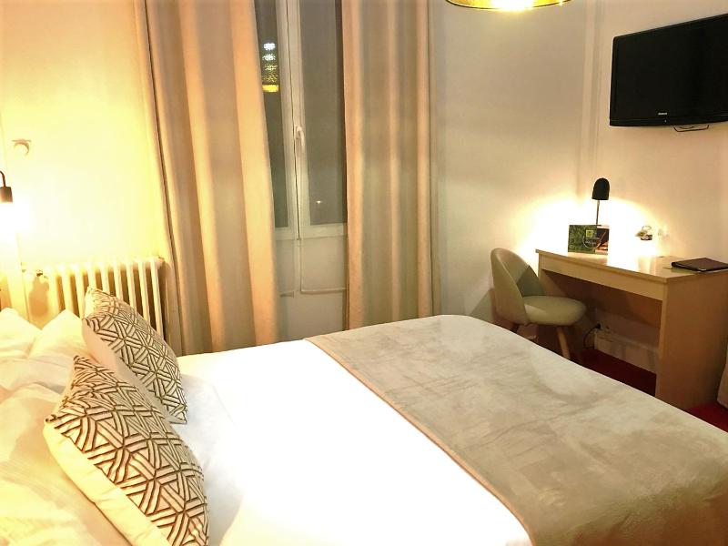 Classic Double Room image 3