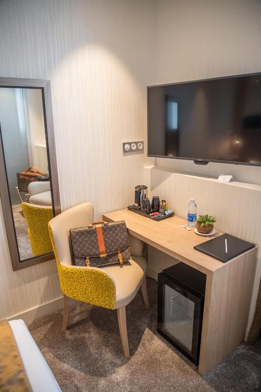 Privilege Queen Room image 4