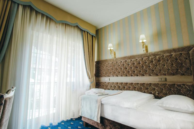 Standard Single Room with Spa Access image 3