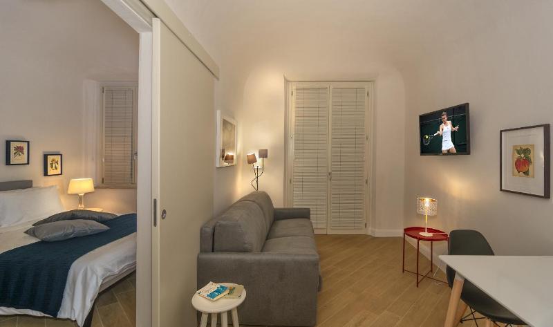 Quadruple Room with Balcony image 4