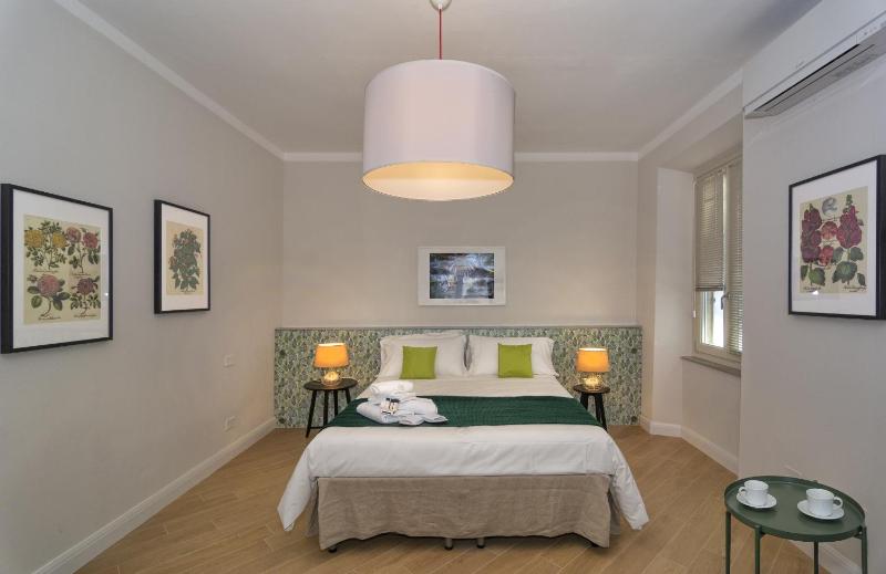Deluxe Double or Twin Room image 3