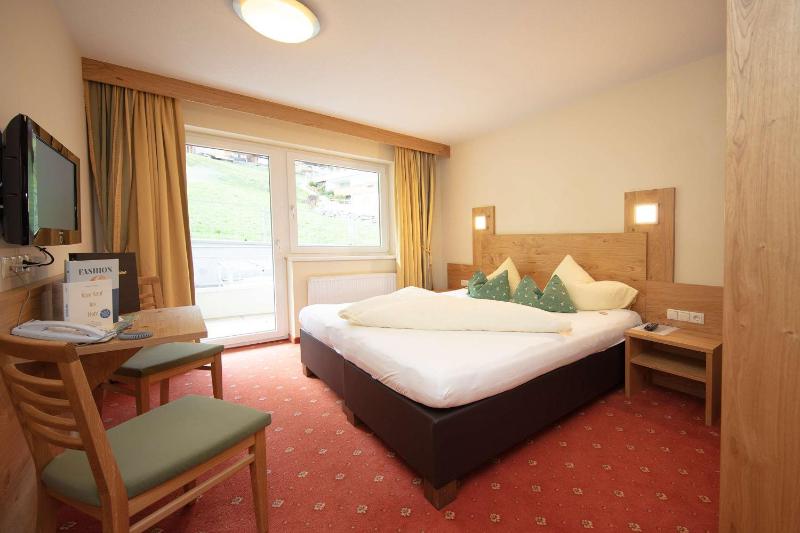 Three-Bedroom Apartment (6 Adults) image 4