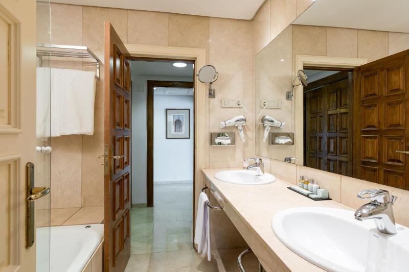 Standard Double Room (2 Adults + 1 Child) image 1