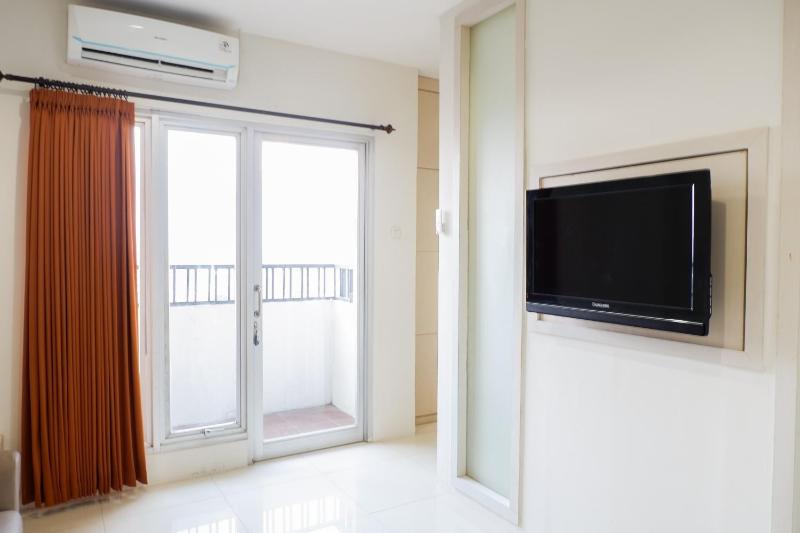 Comfy 1BR Twin Tower Apartment By Travelio - image 14