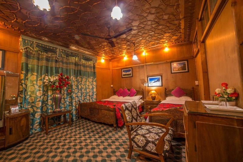 Swan Group of Houseboats Golden Dal Lake - image 15