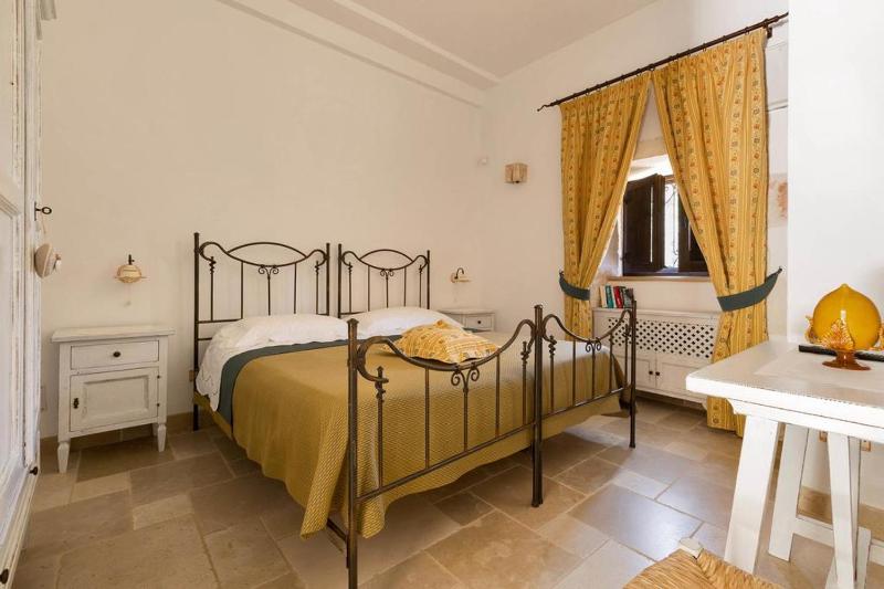 One-Bedroom Apartment image 4