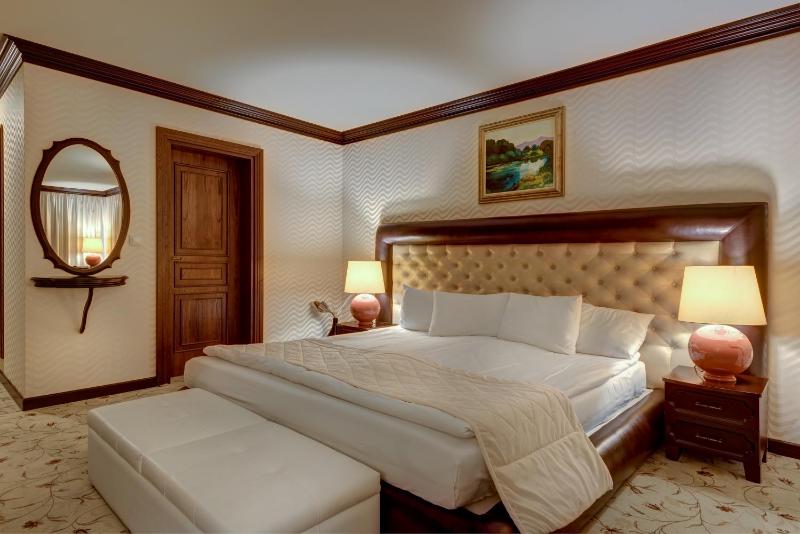 Junior Suite with Balcony image 2